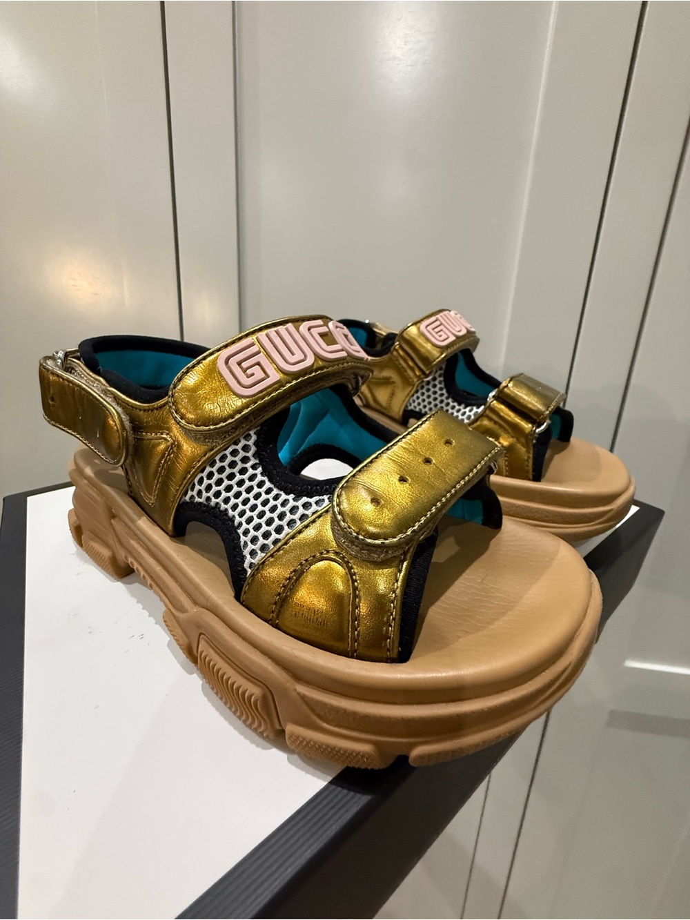 Gucci Kids Gold Sandals with Pink Logo Accents - Picture 2 of 10